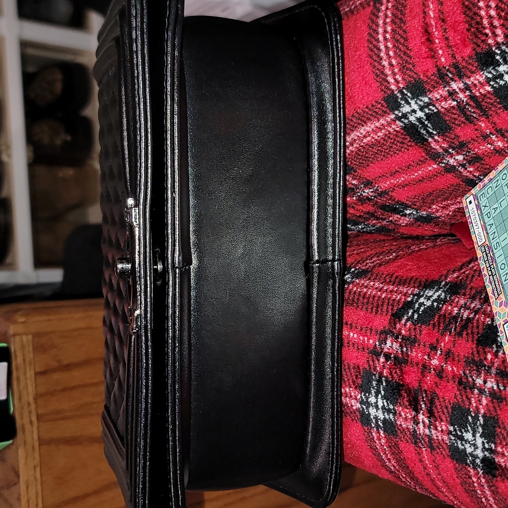 Quilted black purse - Picture 4 of 4